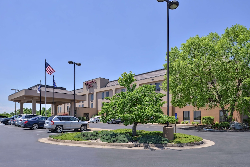 Hampton Inn Staunton - photo 41