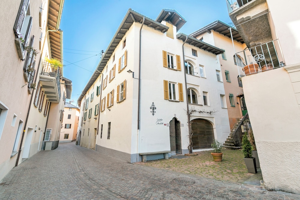 Historical Caslano Apartments 18110413 — Caslano