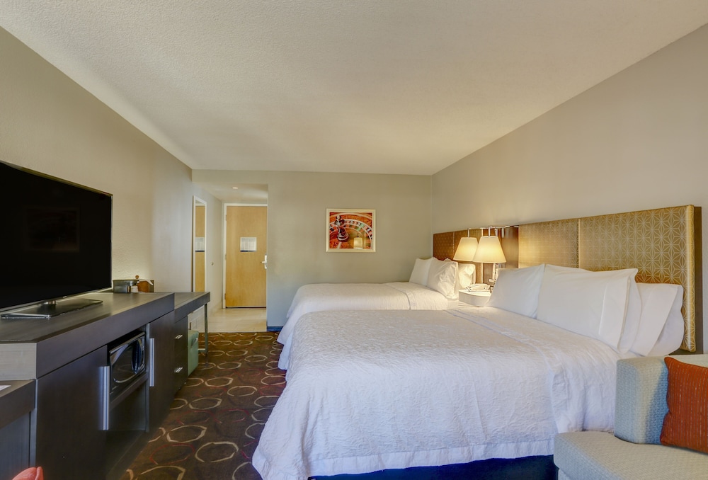 Hampton Inn Tropicana - photo 14