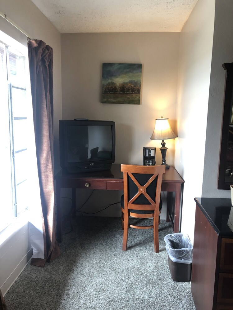 Gold Eagle Inn - photo 11
