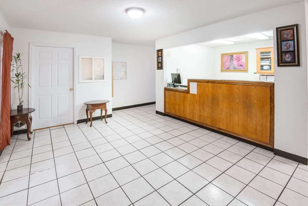 Super 8 by Wyndham Neosho - photo 3