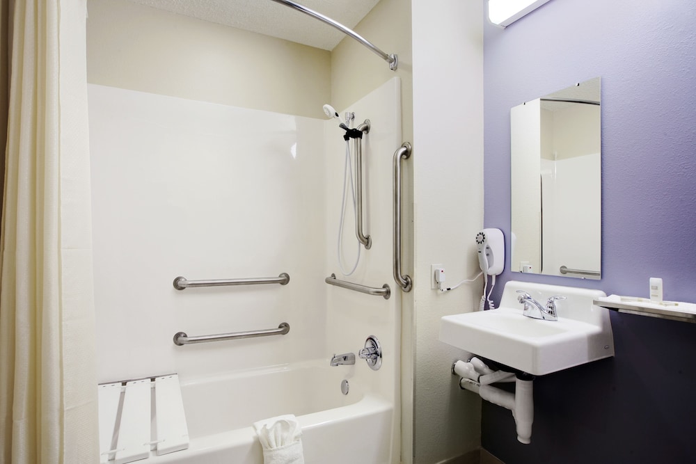 Hometown Inn & Suites Jacksonville Butler Blvd. Southpoint - photo 8