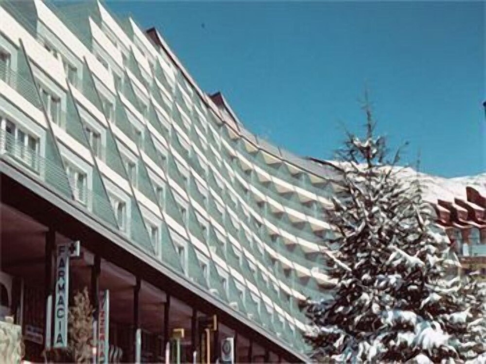 Hotel Mont Blanc — hotel in Monachil