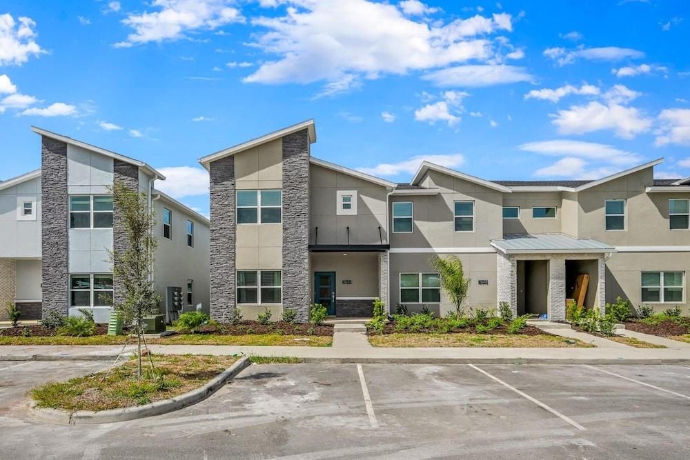 Opulent Retreat Themed Bedrooms and Pool Paradise - photo 31