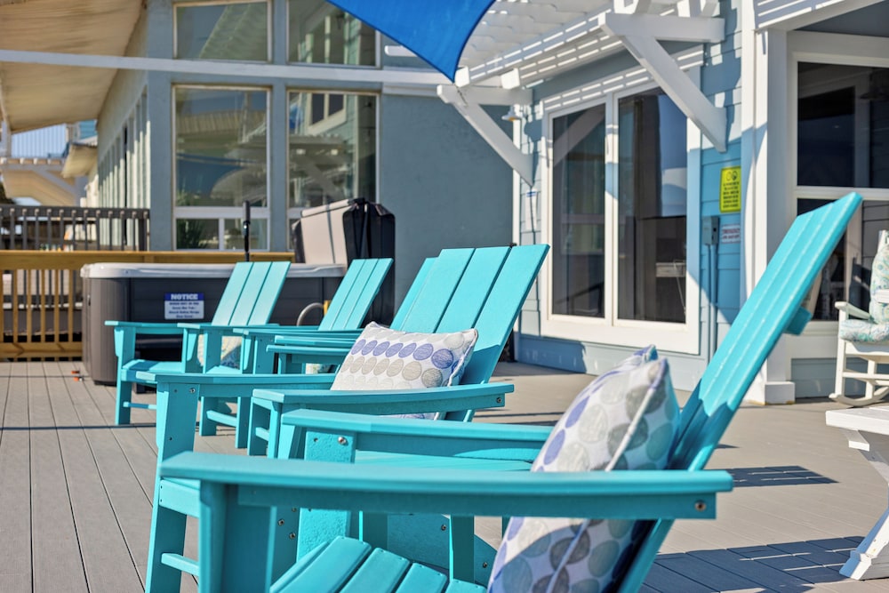 Luxury Gulf Front Property Directly on the Beach Sleeps 15 - photo 52