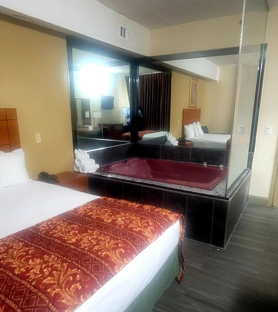 Jets Motor Inn - photo 11