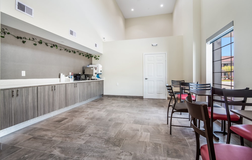 Red Roof Inn Baytown - photo 24