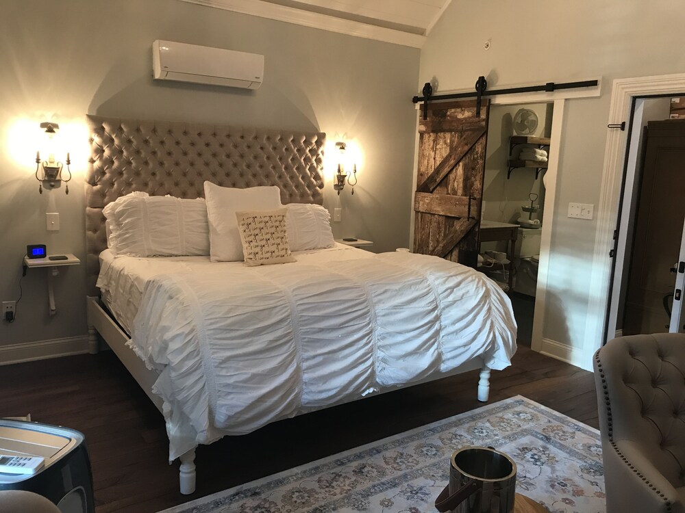 Chateau Rooms - photo 6