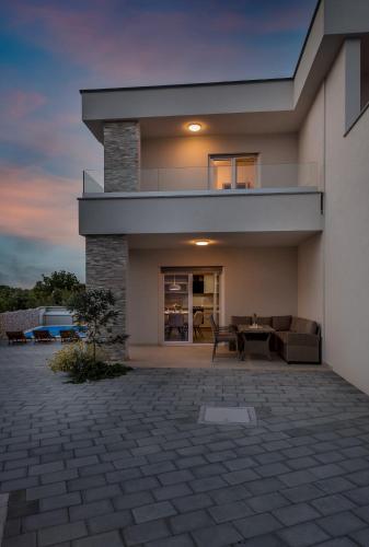 Holiday house Mareta outdoor swimming pool 4 bedrooms WIFI — 4-Star Luxury Hotel in Sibenik, Croatia