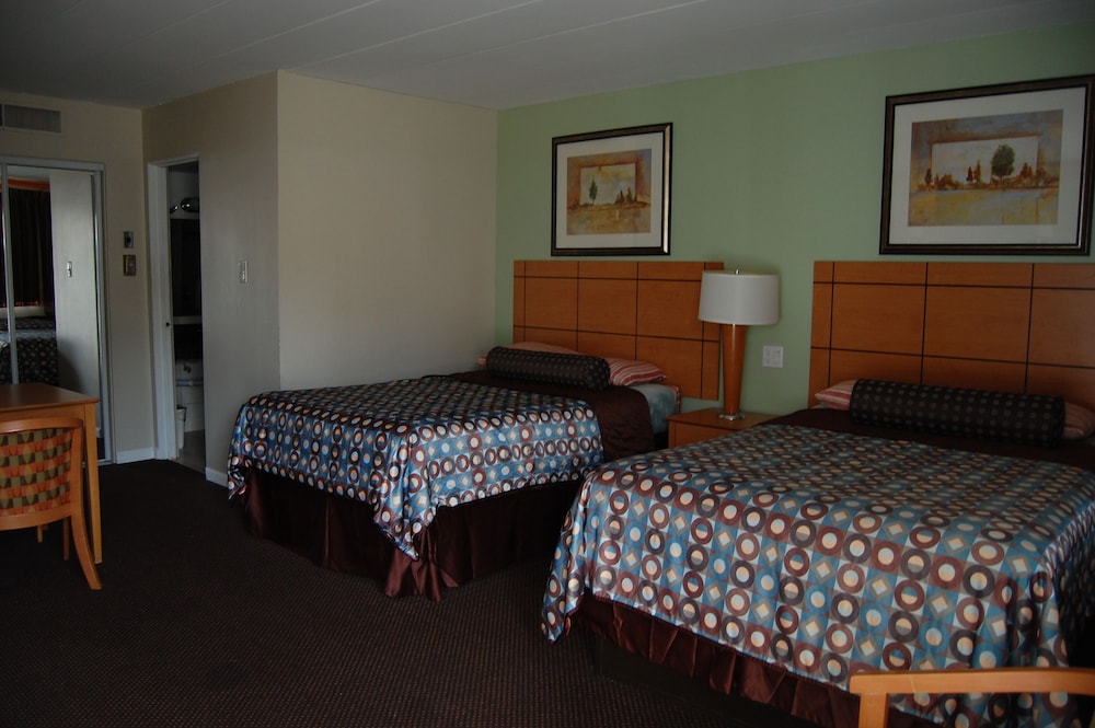 Colony Motel — Brookfield — photo 3