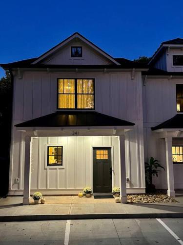 Charming Gainesville Townhome 1 — Gainesville