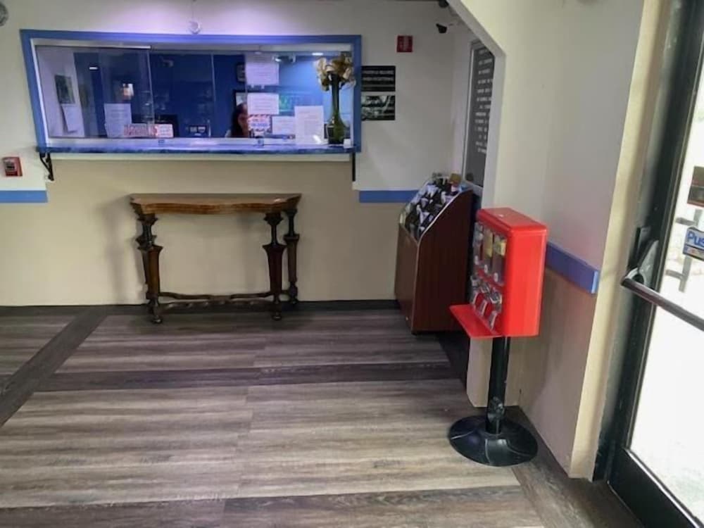 Americas Express Inn - photo 3