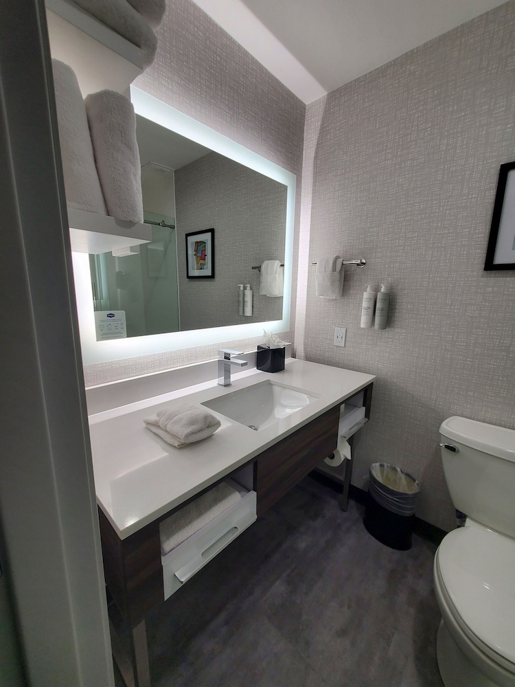 Hampton Inn Olathe - photo 28