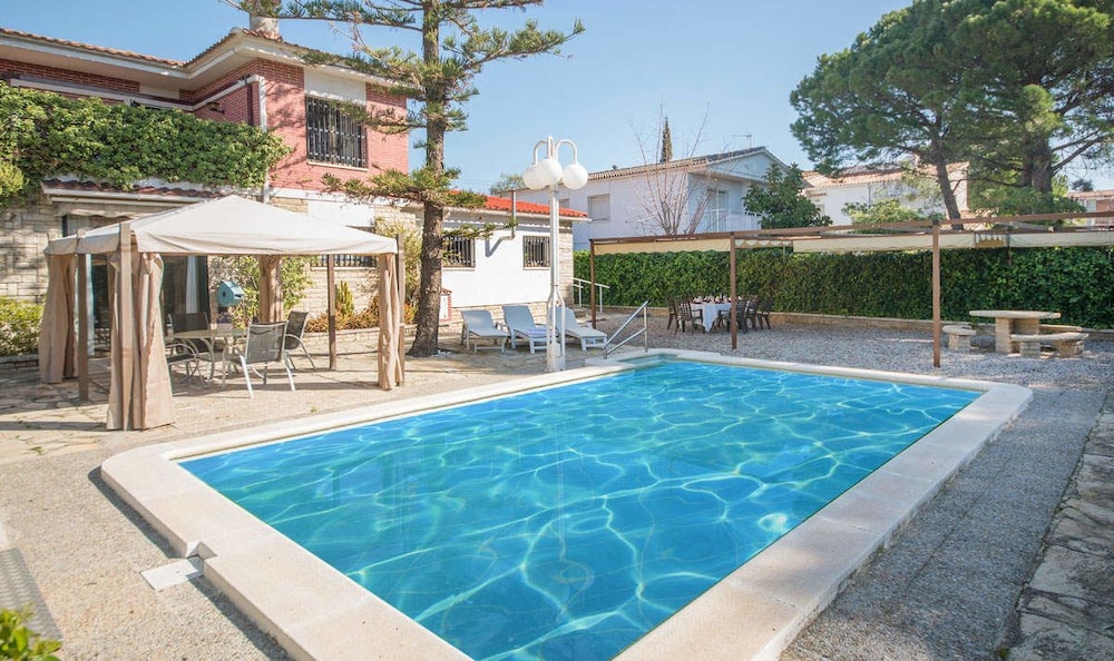 Villa Santa Otilia — 4-Star Luxury Hotel in El Vendrell, Spain
