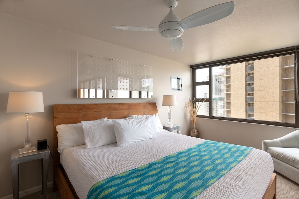 High Level Waikiki Condo Enjoy Ocean Views From Your Private Lanai by Koko Resort Vacation Rentals - photo 4