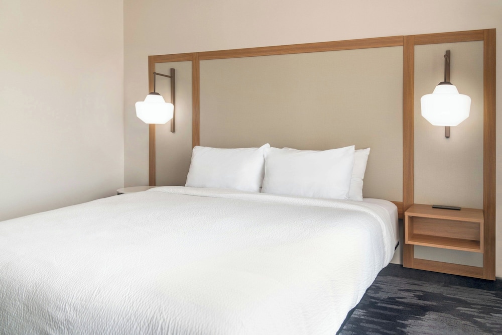 Fairfield by Marriott Inn & Suites Kansas City at The Legends - photo 5