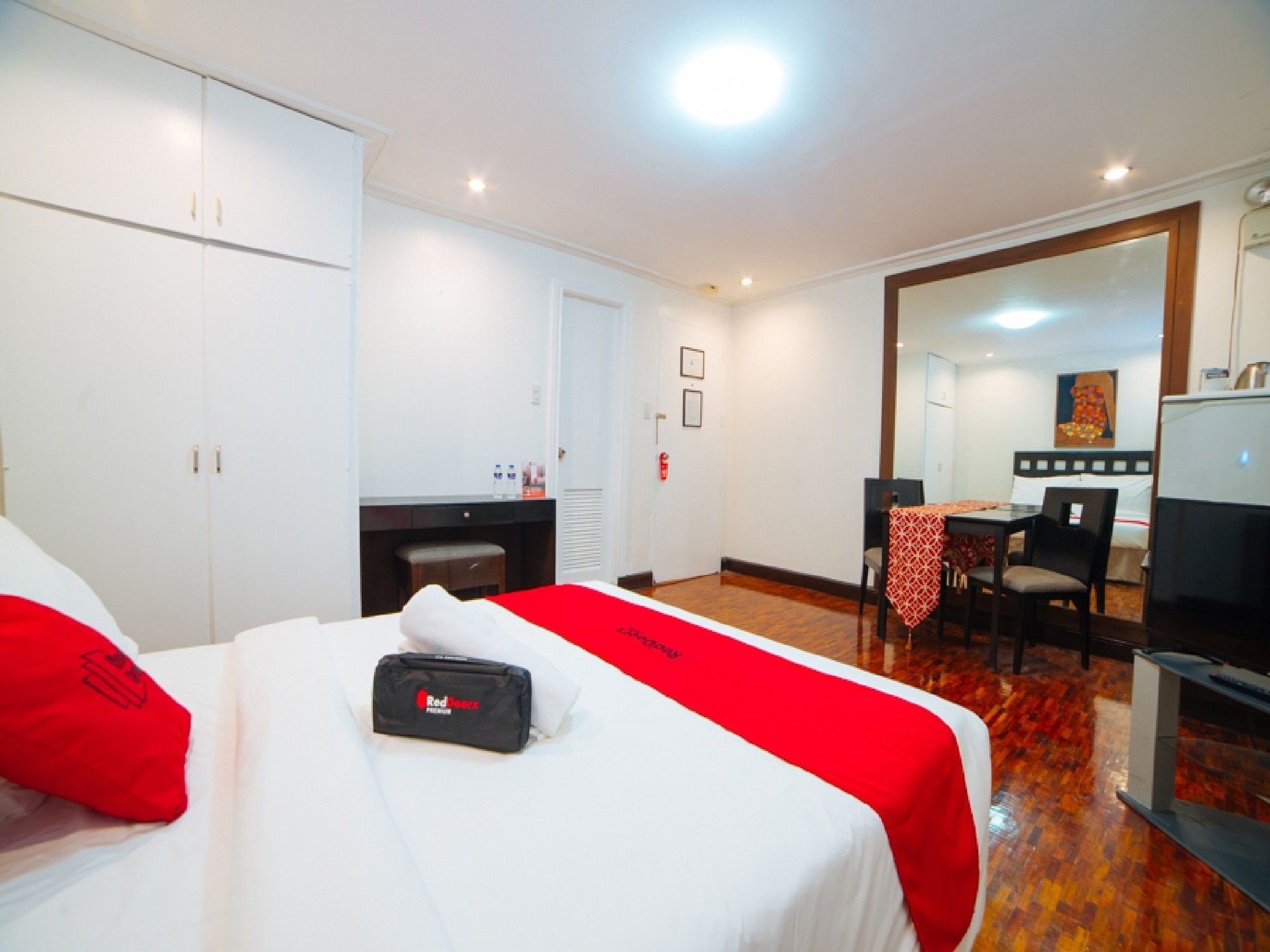 RedDoorz Premium near Greenbelt Makati in Makati City, Philippines