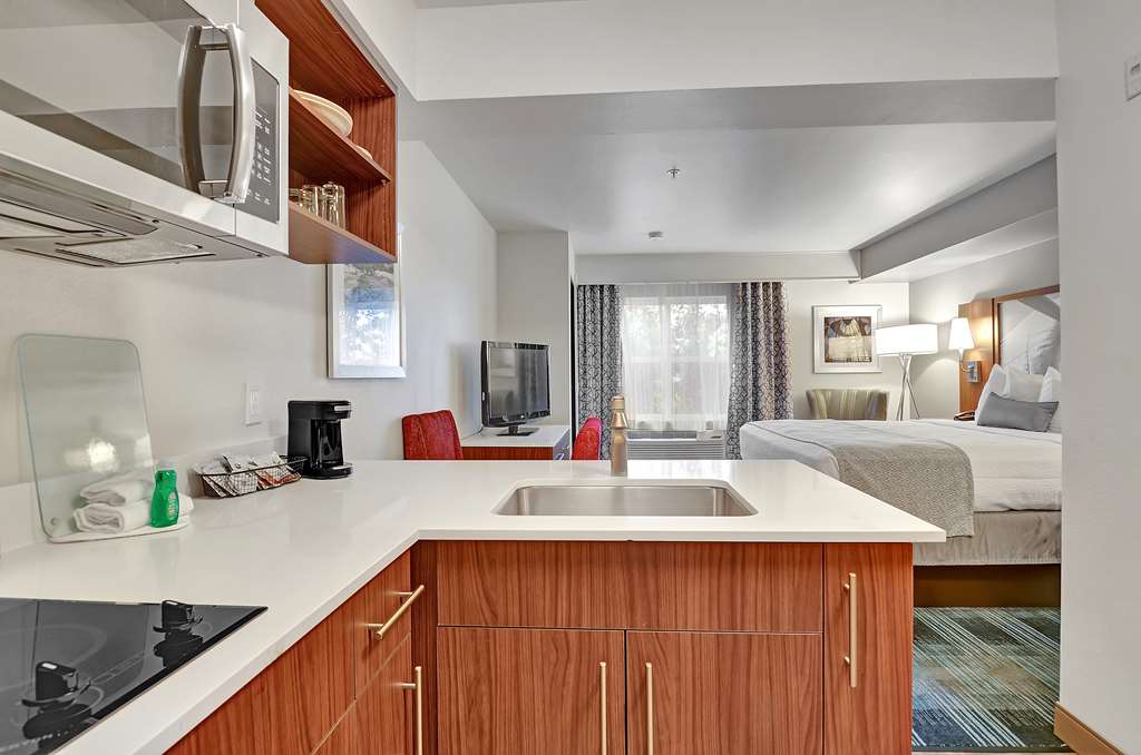 Executive Residency by Best Western Navigator Inn & Suites - photo 15