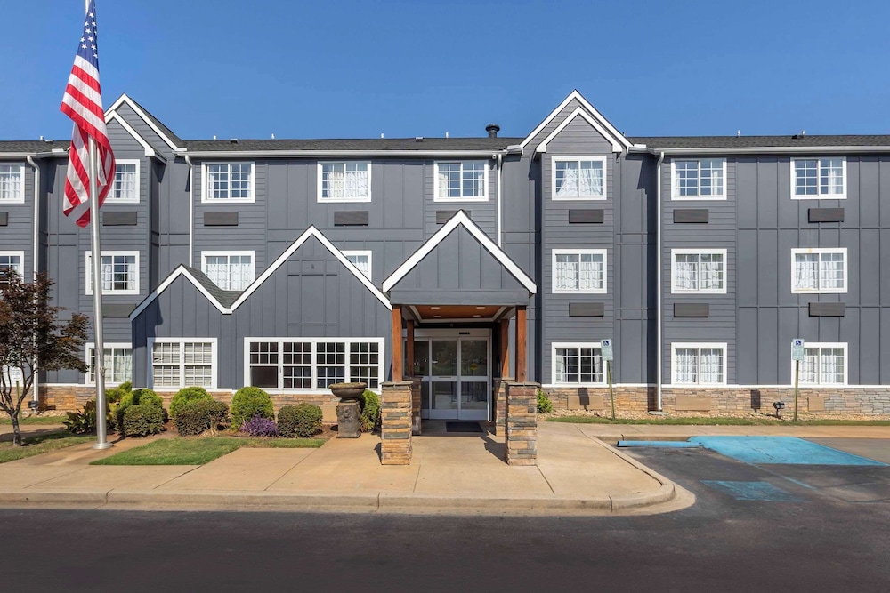 Greenville Pelham Inn by IHG - photo 3