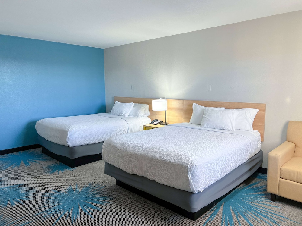 Days Inn & Suites by Wyndham Santa Rosa - featured photo