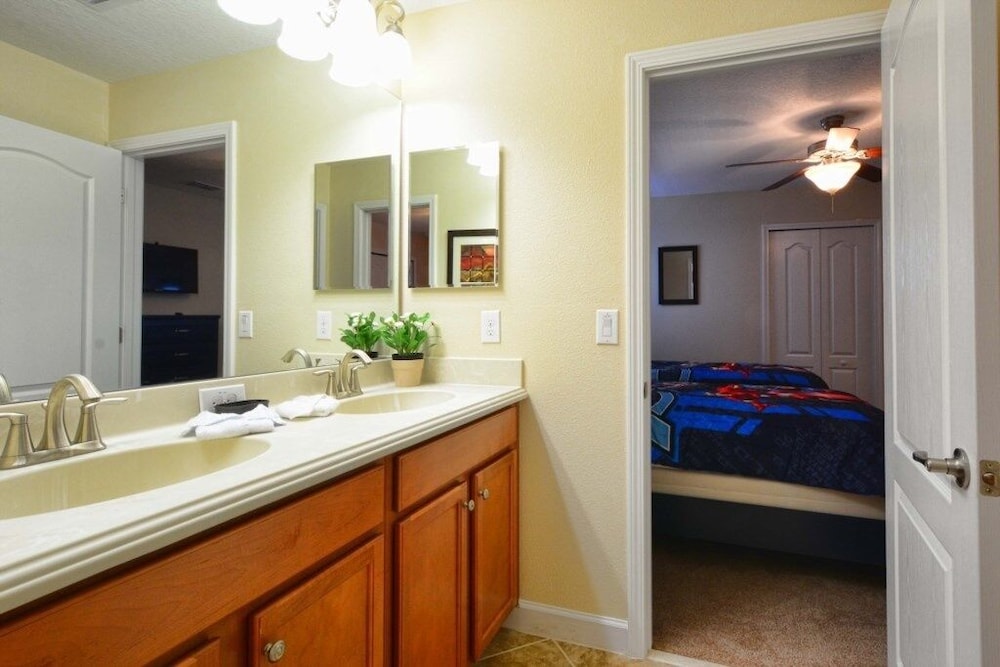 Resort Community Large Private Pool Free Wifi Game Room No Rear Neighbors 6 Bedroom Home by RedAwning - photo 24