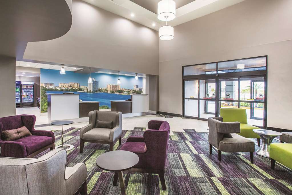 La Quinta Inn & Suites by Wyndham Clearwater South - photo 6