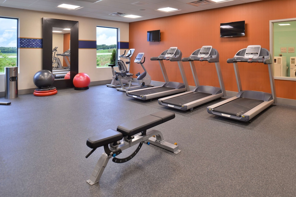 Hampton Inn & Suites Ames - photo 35