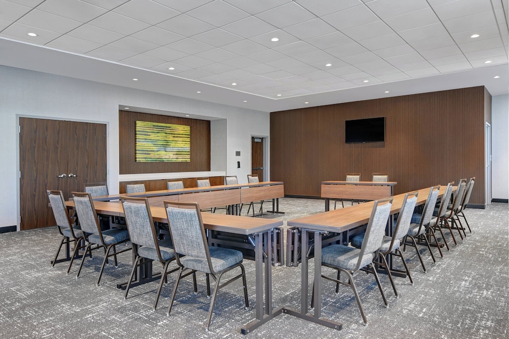 Courtyard by Marriott Manhattan Aggieville - photo 34