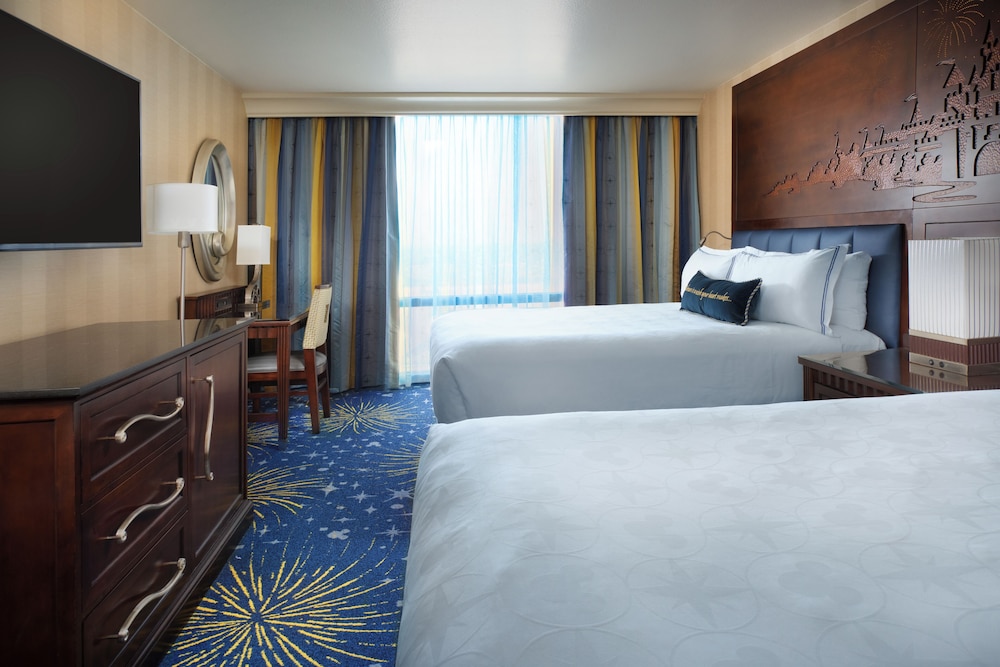 Disneyland Hotel - photo 8