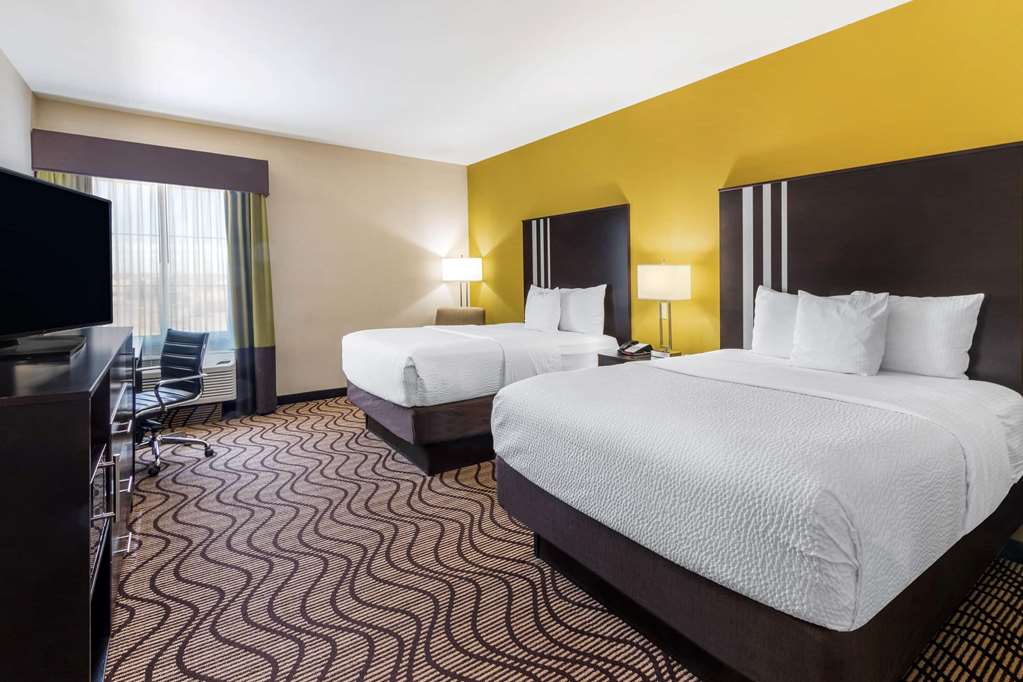 La Quinta Inn & Suites by Wyndham Artesia - photo 18