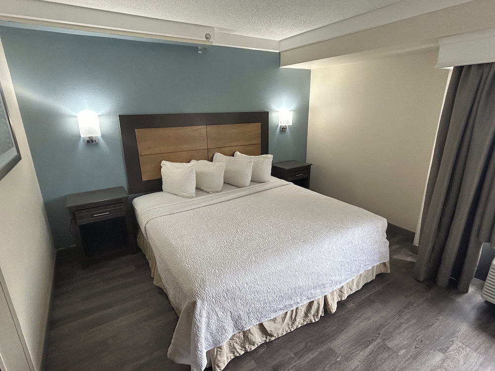 Spark by Hilton Fort Myers - photo 13