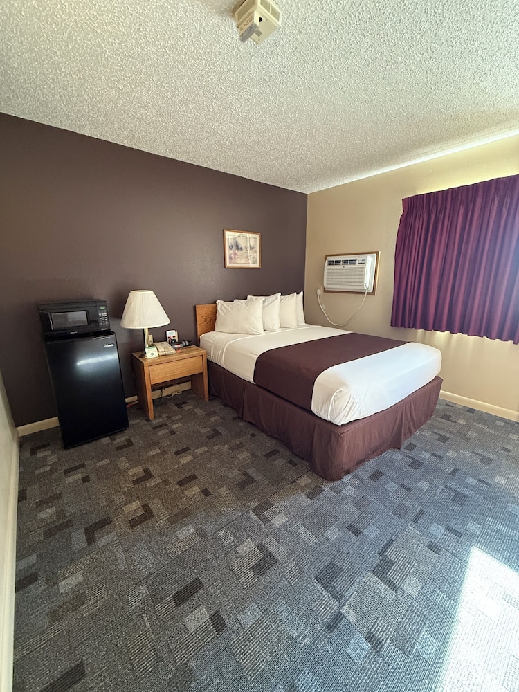 Americas Best Value Inn Torrington - photo 9