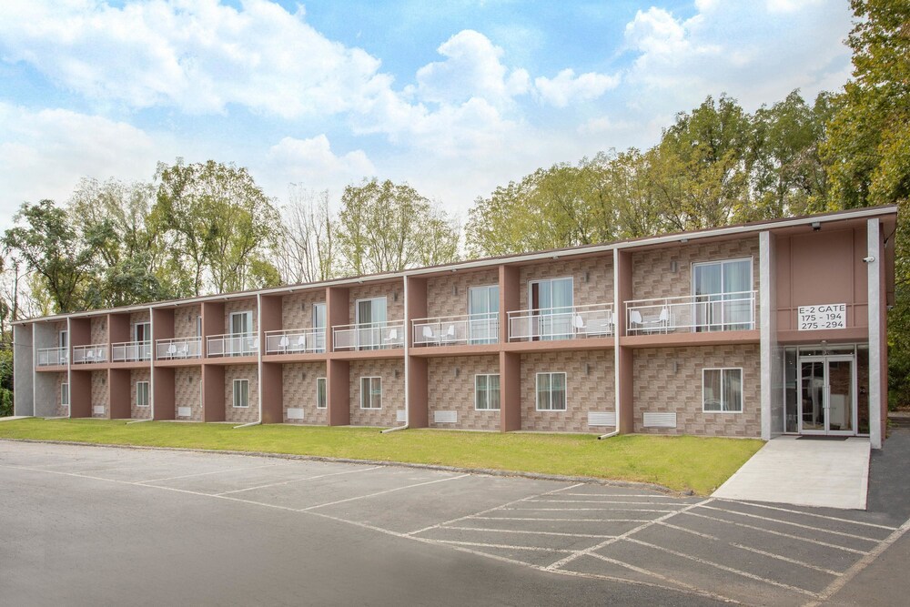 Howard Johnson by Wyndham Harrisburg - photo 16