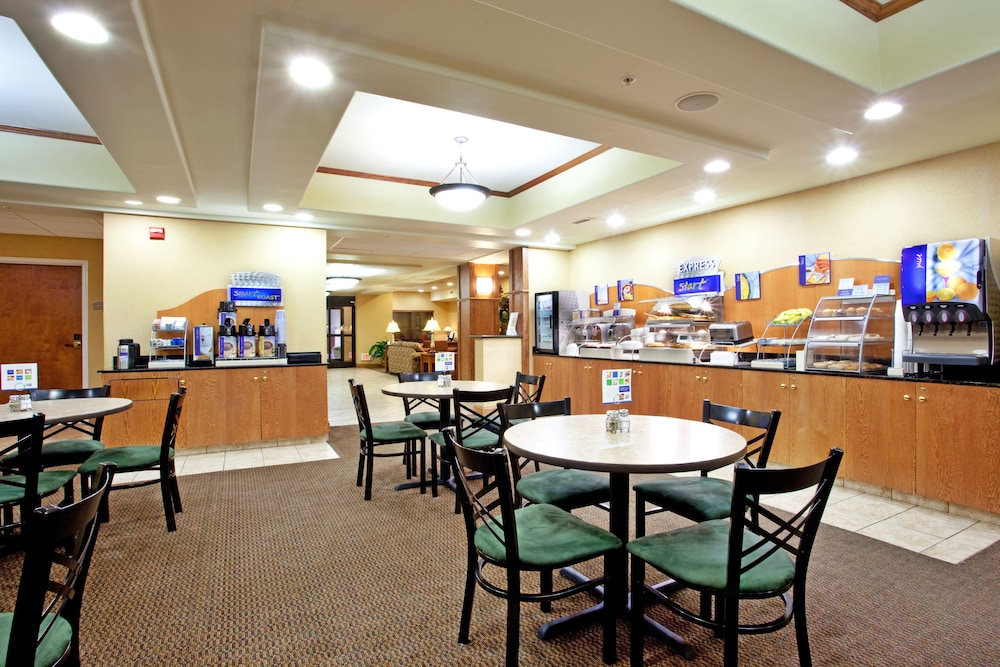Holiday Inn Express & Suites Claypool Hill by IHG - photo 25
