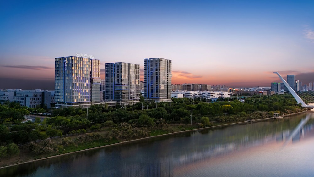 Qingdao Chenfeng Hotel — 4-Star Luxury Hotel in Qingdao, People's Republic of China
