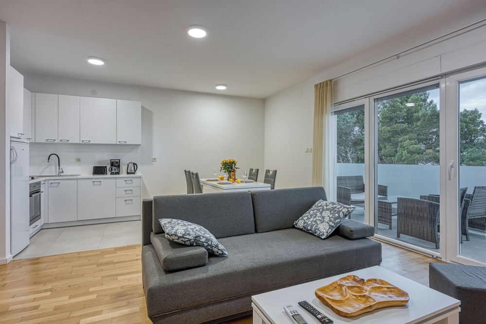 Cikat Bay Modern Apartment — 4-Star Luxury Hotel in Mali Losinj, Croatia