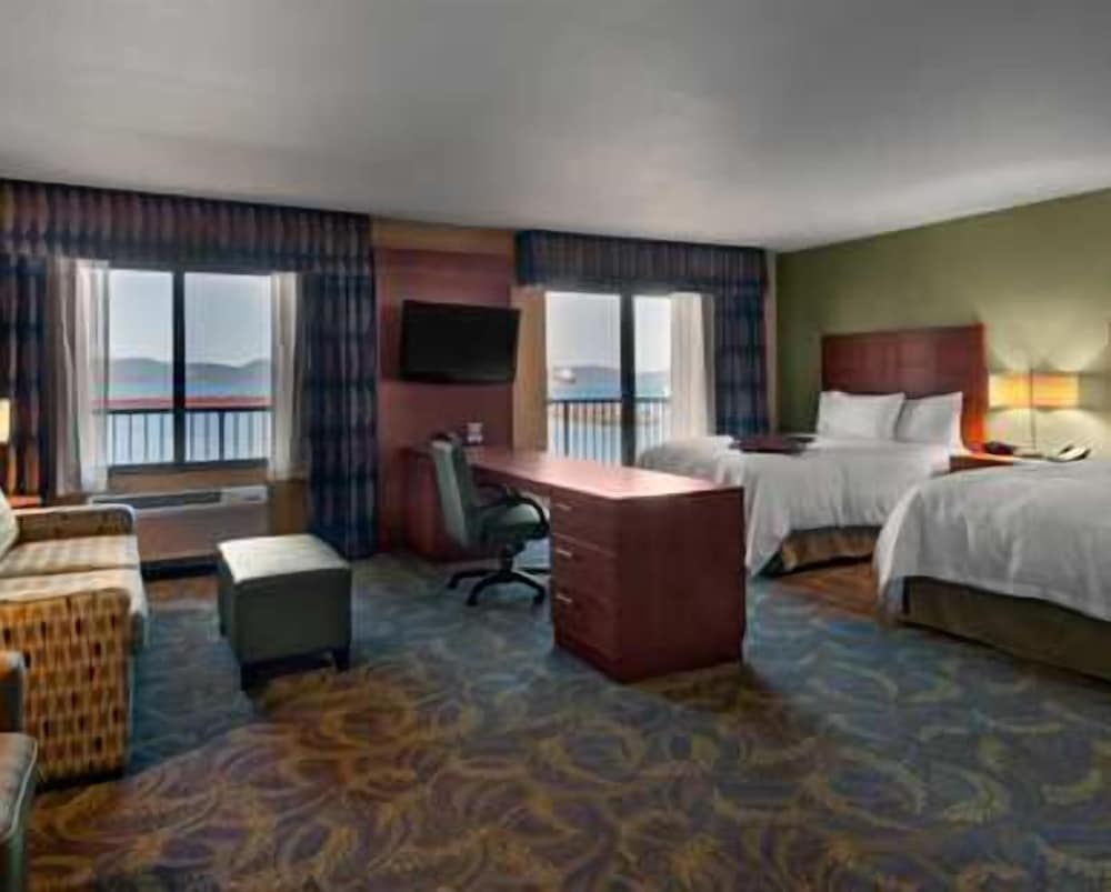 Hampton Inn and Suites Astoria - photo 52