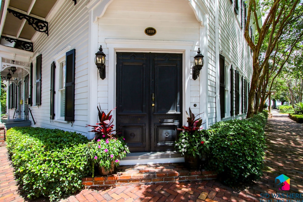 The Irish Bar near Bay Historic Savannah — 4-Star Luxury Hotel in Savannah, United States