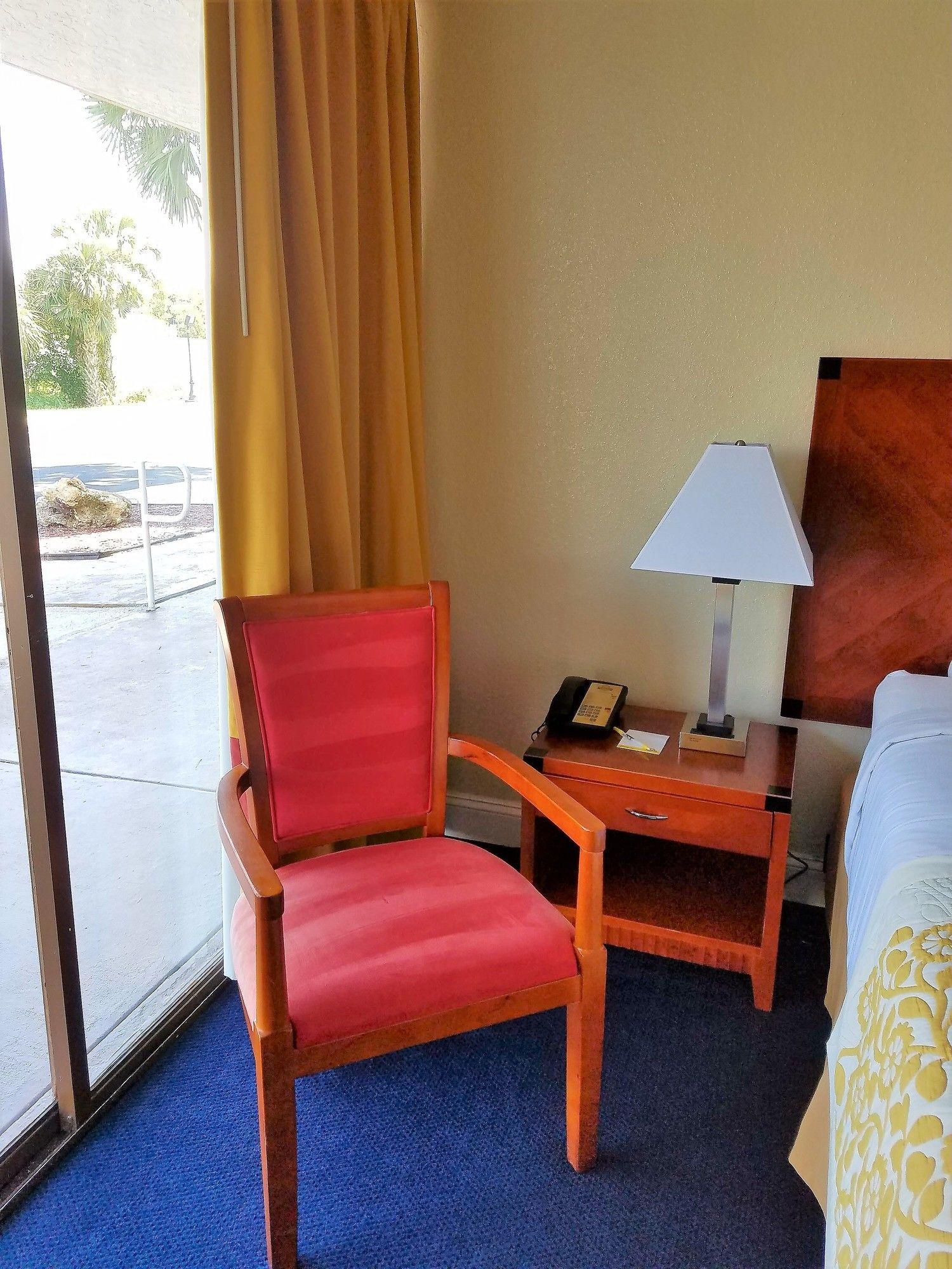 Days Inn and Suites by Wyndham Clermont - photo 9