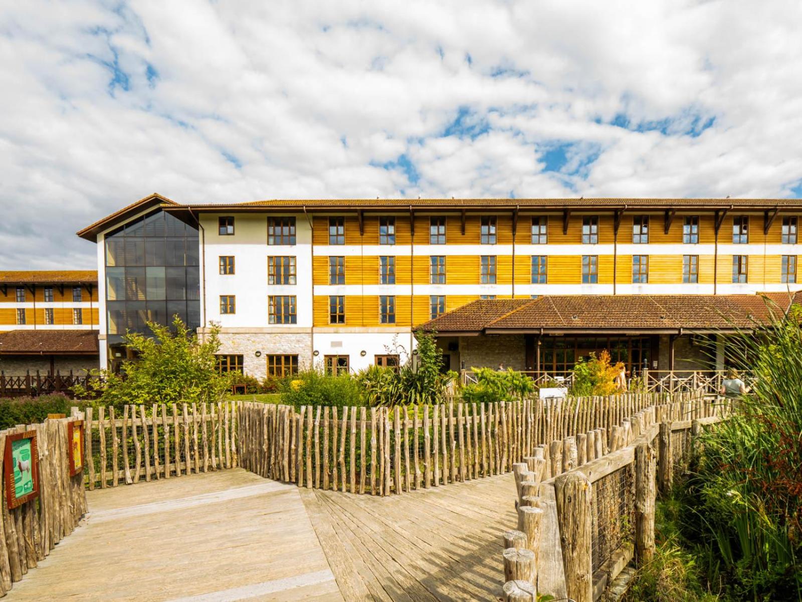 Chessington Resort Hotels — 4-Star Luxury Hotel in London, United Kingdom