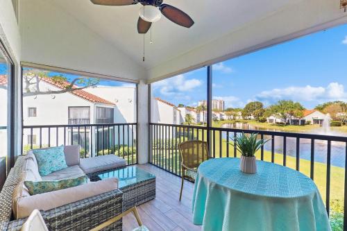 Less Than 1 Mi to Beach Top Floor Naples Retreat with Pool — 4-Star Luxury Hotel in Naples, United States