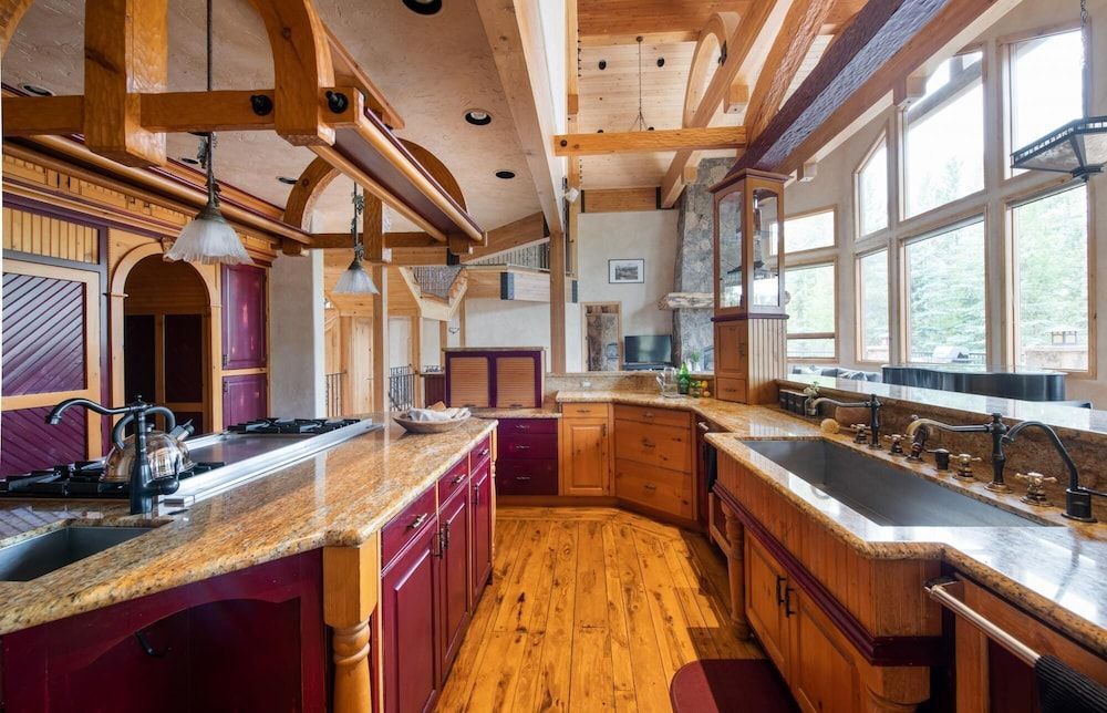 Cherry Ridge by Avantstay Incredible Mountain Mansion w Game Room Hot Tub & Views - photo 27