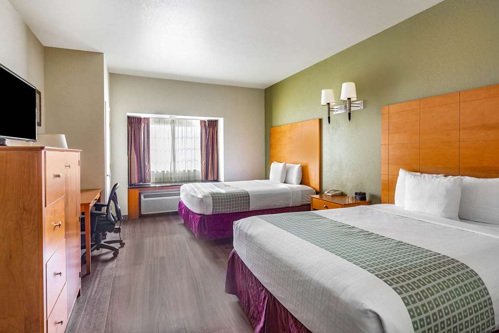 La Quinta Inn & Suites by Wyndham Tulare - photo 24