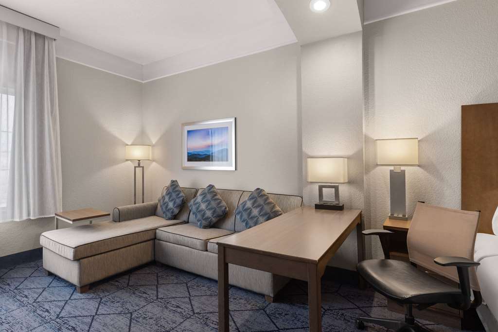 La Quinta Inn and Suites by Wyndham at WaTiki Waterpark - photo 41