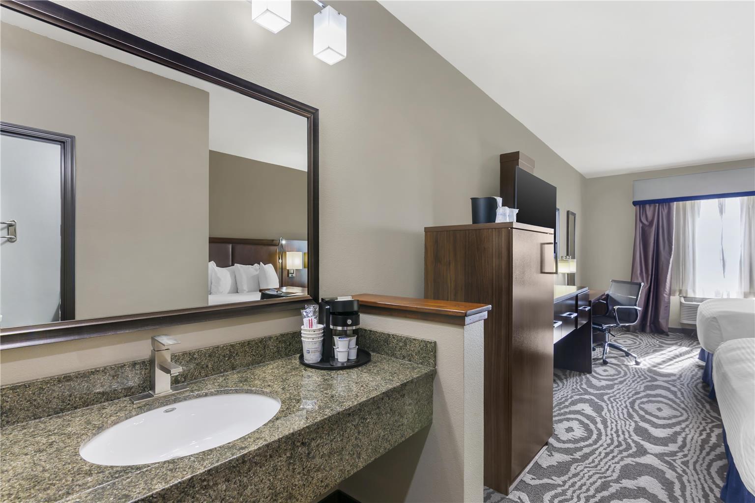 Best Western Plus Williston Hotel & Suites - photo 25