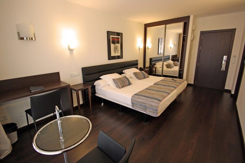 Hotel Villa Rosario II Edificio Moderno — 4-Star Luxury Hotel in Ribadesella, Spain