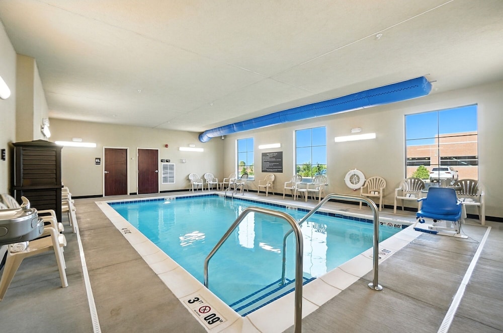 Cobblestone Hotel & Suites Bellefontaine - photo 63
