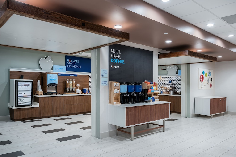 Holiday Inn Express & Suites Sugar Land SE Missouri City by IHG - photo 16