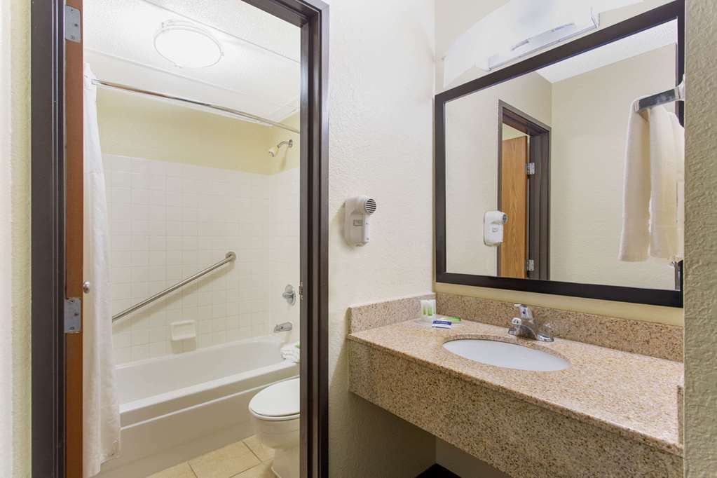 AmericInn by Wyndham Burlington - photo 16