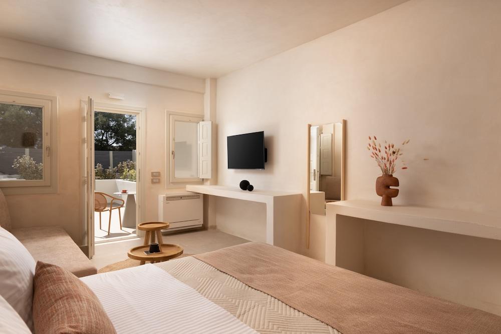 Acanthus Oia Suites With Private Hot Tub — Oia